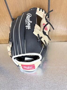 Rawlings Black and Tan Baseball Glove